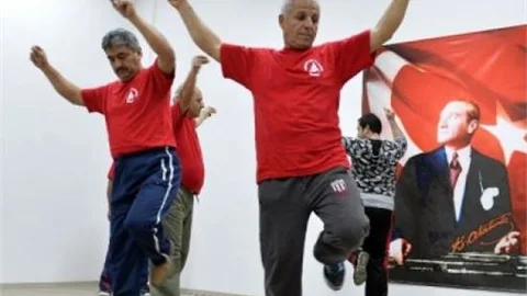 Muratpaşa'dan Muhtarlara Halk Oyunları Kursu