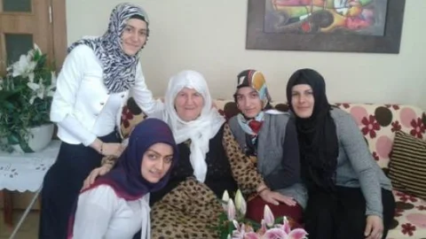 Gençlerden Anne Toptan'a Ziyaret