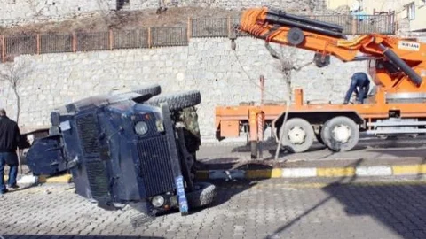 Hakkari'de Zırhlı Araç Devrildi: 1 Yaralı