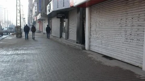 Yüksekova'da Kepenkler Açılmadı