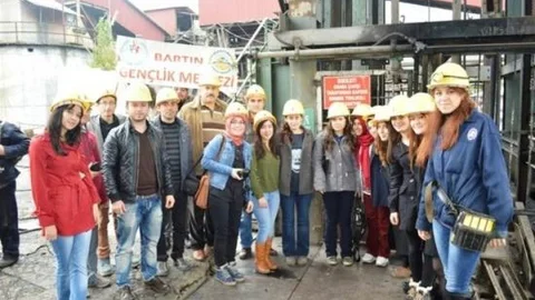 Gönüllü Gençler Maden Ocağında