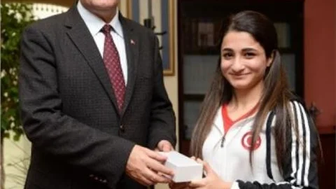 Olimpiyat Şampiyonuna Ödül