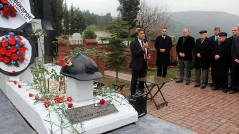 Metin Türker Mezarı Başında Anıldı