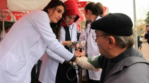 Geleceğin Doktorları Sokağın Nabzını Ölçtü