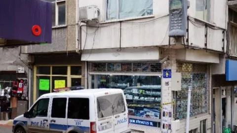 Karakolun Karşındaki İşyerlerini Soydular