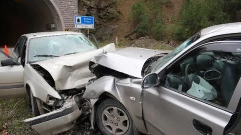 Doğum Yapmakta Olan Eşini Hastaneye Getirirken Kaza Yaptılar