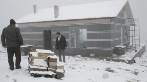 Aladağ'a Kayakseverler İçin Kurulan Prefabrik Bina Tamamlandı