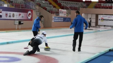 Erzurum'da Curling Heyecanı