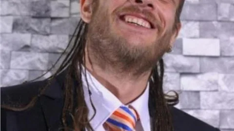 Barmen Kendisini Asarak İntihar Etmiş