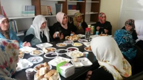 Kadınlar Kahvaltı Sofrasında Buluştu