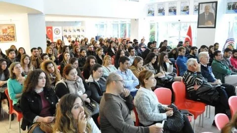 İzmir Üniversitesi Metin Kılıç Ve Dürrin Süer'i Ağırladı