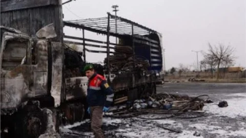 Tekirdağ'da Kumaş Yüklü Tir Yandı