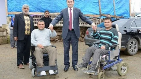 Engelli İki Kardeşe Akülü Engelli Aracı Yardımı