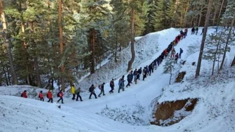 Dağcılar Uzundere'de Kış Yürüyüşü Yaptı