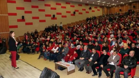 Ağrı'da 'çocuğumuz Büyürken' Semineri