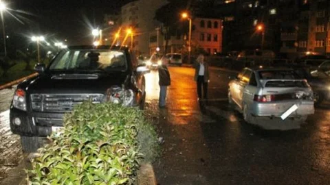 Kamyonetin Çarptığı Otomobilin Sürücüsü Yaralandı