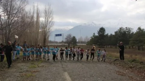 Erzincan'da Kros Müsabakaları Çekişmeli Geçti