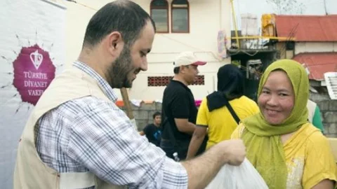 Türkiye Diyanet Vakfı'ndan Filipinler'e 200 Bin Dolar İnsani Yardım