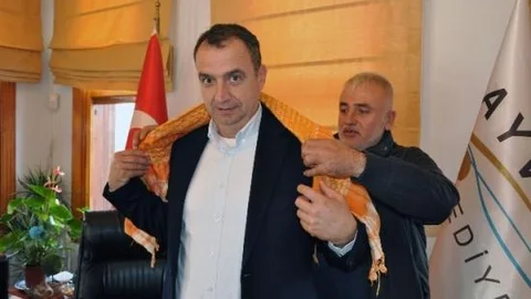 Başkan Gençer'e Deveci Poşusu Hediye Ettiler