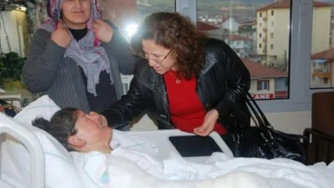 Bolu Valisi'nin Eşinden Acılı Anneye Ziyaret