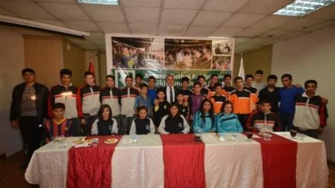 Osmaniye Belediyesi'nde Amatör Spor Futbol Kulüplerine Maddi Destek