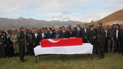 Şehit Asker Bingöl'de Toprağa Verildi