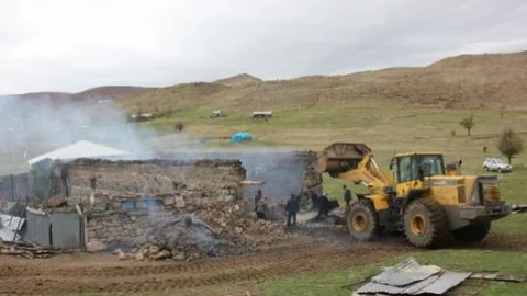 Ahırda Çıkan Yangın 62 Hayvanı Telef Etti