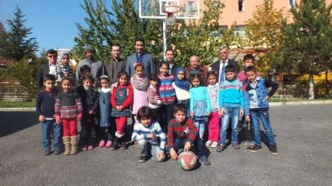 Yabancı Doktora Öğrencilerinin Çocuklarına Türk Kültürü Öğretiliyor