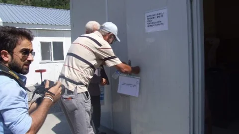 Danıştay'ın “Yürütmeyi Durdurma” Kararını Hes Şirketinin Şantiye Binasına Astılar