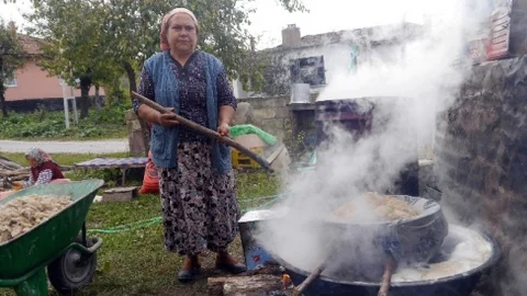 Kazanlar Pekmez İçin Kaynıyor