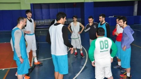 Basketbol Takımına Belediye Başkanını Transfer Ettiler