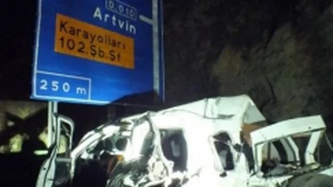 Artvin'de Trafik Kazası 2 Ölü