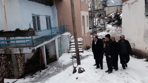 Milletvekili Özbek Kozluk'taki Afetzedelerin Yanında