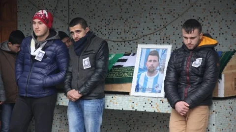 Dili Boğazına Kaçarak Ölen Futbolcu Toprağa Verildi