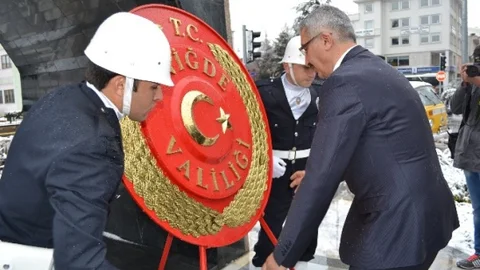 İl Genel Meclisi Atatürk Anıtına Çelenk Bıraktı