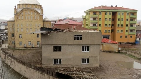 Kelkit'te Rüzgar Çatıları Uçurdu