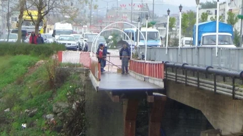Kadirli'de Sel Suları Yaya Köprüsünü Yıktı