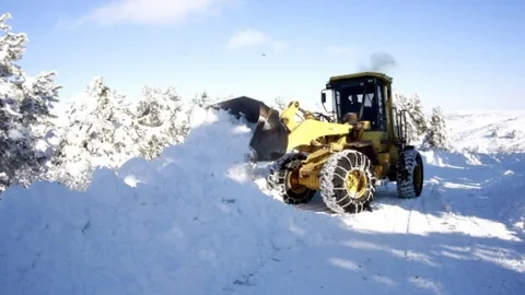 Uşak'ta 114 Köy Yolu Ulaşıma Kapandı