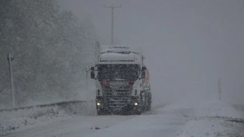 Bolu Dağında Zincirsiz Araç Geçişine İzin Verilmiyor