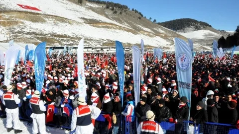 Rektör Prof. Dr. Korkmaz Ve Ailesi Sarıkamış'taki Asırlık Yürüyüşe Katıldı