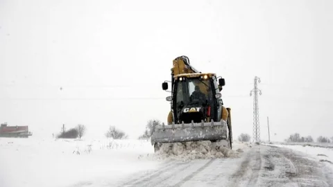 Uşak'ta Kapalı Köy Yolları Açıldı