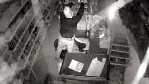 Tunceli'de Maskeli Hırsız Yakalandı