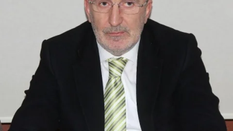 Uyuyan Devi Uyandırmak İçin Aday Olduğunu Açıkladı