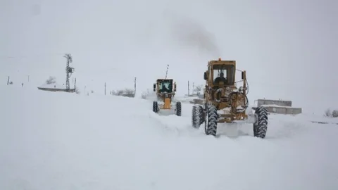 Niğde'de Karla Mücadele Çalışmaları Sürüyor
