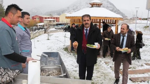 Akademisyenler Hamsi Partisi Yaptı