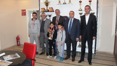 Ağrılı Minik Tenisçilerden Bir Başarı Daha