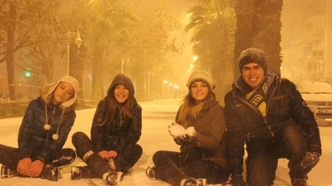 Kar Sinopluları Sokağa Döktü