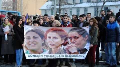 Tunceli'de Paris'te Öldürülen 3 Kadın İçin Yürüyüş Yapıldı