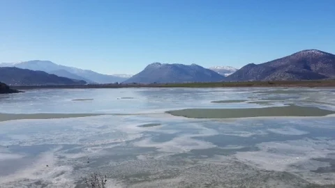 Bucak'ta Baraj Gölü Buz Tuttu