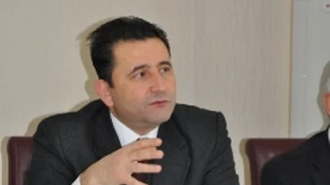 Gazetecilere Pastalı Kutlama